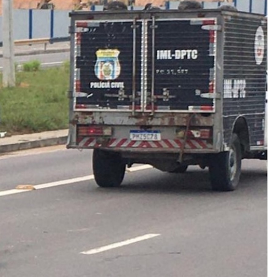 Motociclista morre ao bater em porta de carro aberta em avenida de Manaus
