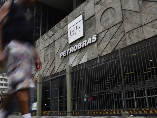 Prazo de inscrição em concurso da Petrobras encerra nesta sexta com salário de R$ 5,5 mil