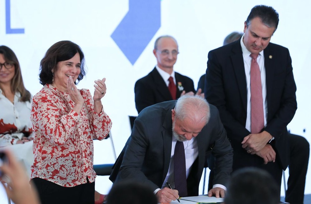 Mais Médicos dará R$ 120 mil para profissionais atuarem em áreas vulneráveis