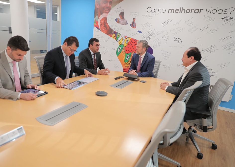 Wilson se reune com BID e pede apoio para retirar famílias de áreas de risco