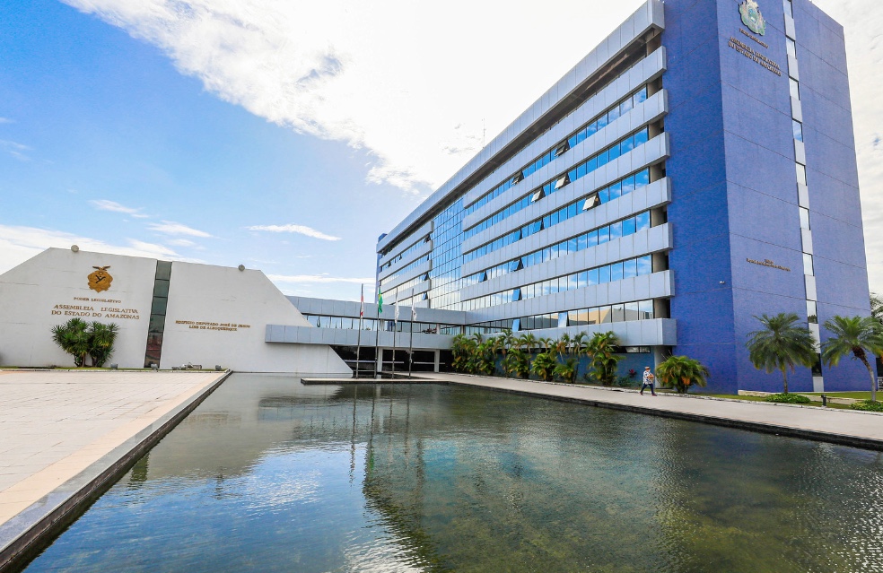 Projeto aumenta em 5,47% salário de servidores da Aleam