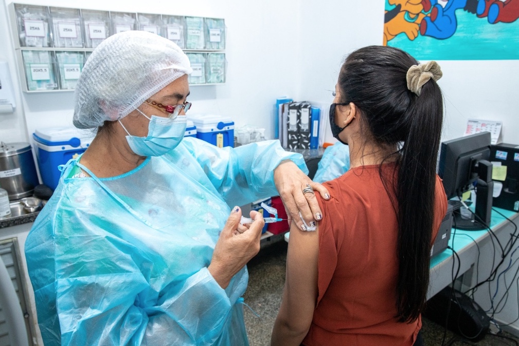Nove pontos de vacinação contra a Covid-19 vão funcionar neste sábado em Manaus
