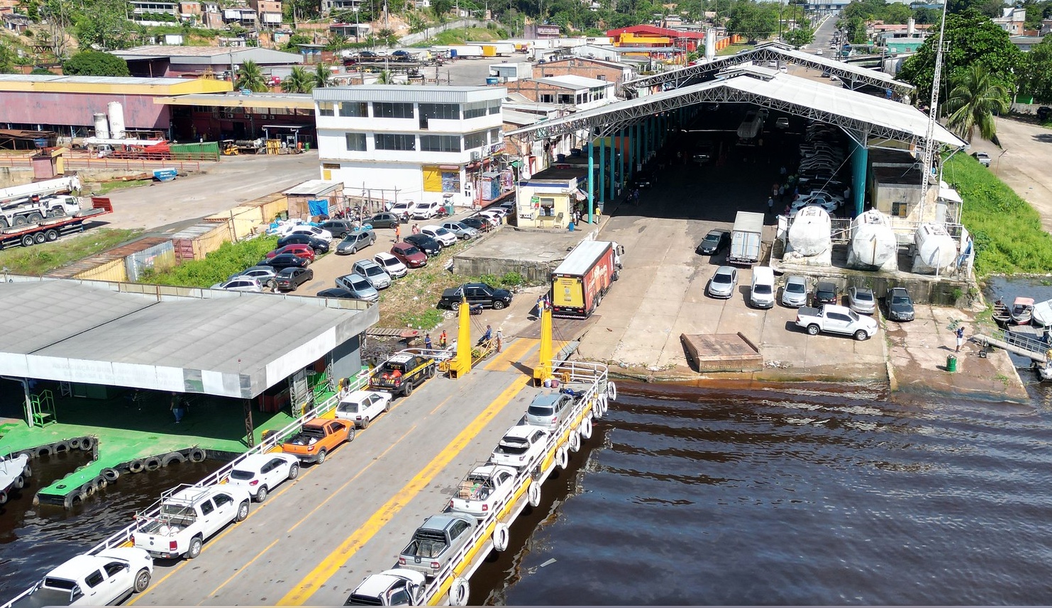 Sem melhorias há 28 anos, feira do Porto da Ceasa começa a ser reformada em Manaus