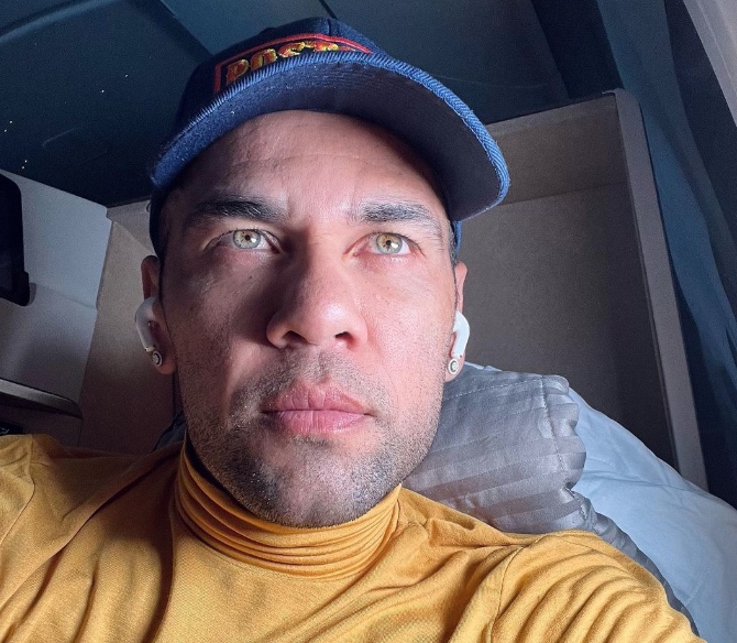 Daniel Alves admite penetração, mas diz que foi 'relação consentida'