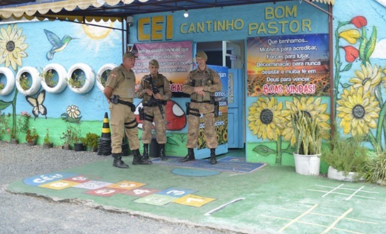 Crianças voltam às aulas em creche alvo de ataque em Blumenau