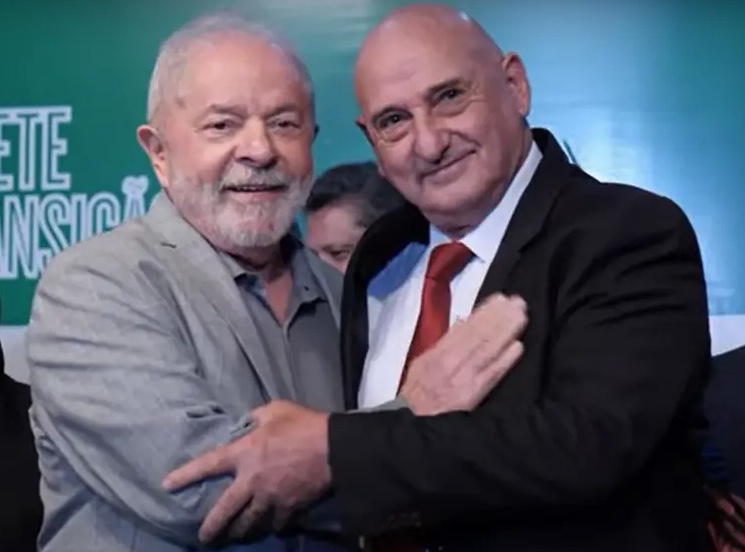 Ministro flagrado em ataque ao Palácio do Planalto pede demissão do GSI