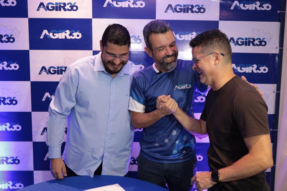 David Almeida prestigia posse de Peixoto como novo vice-presidente do Agir no Amazonas