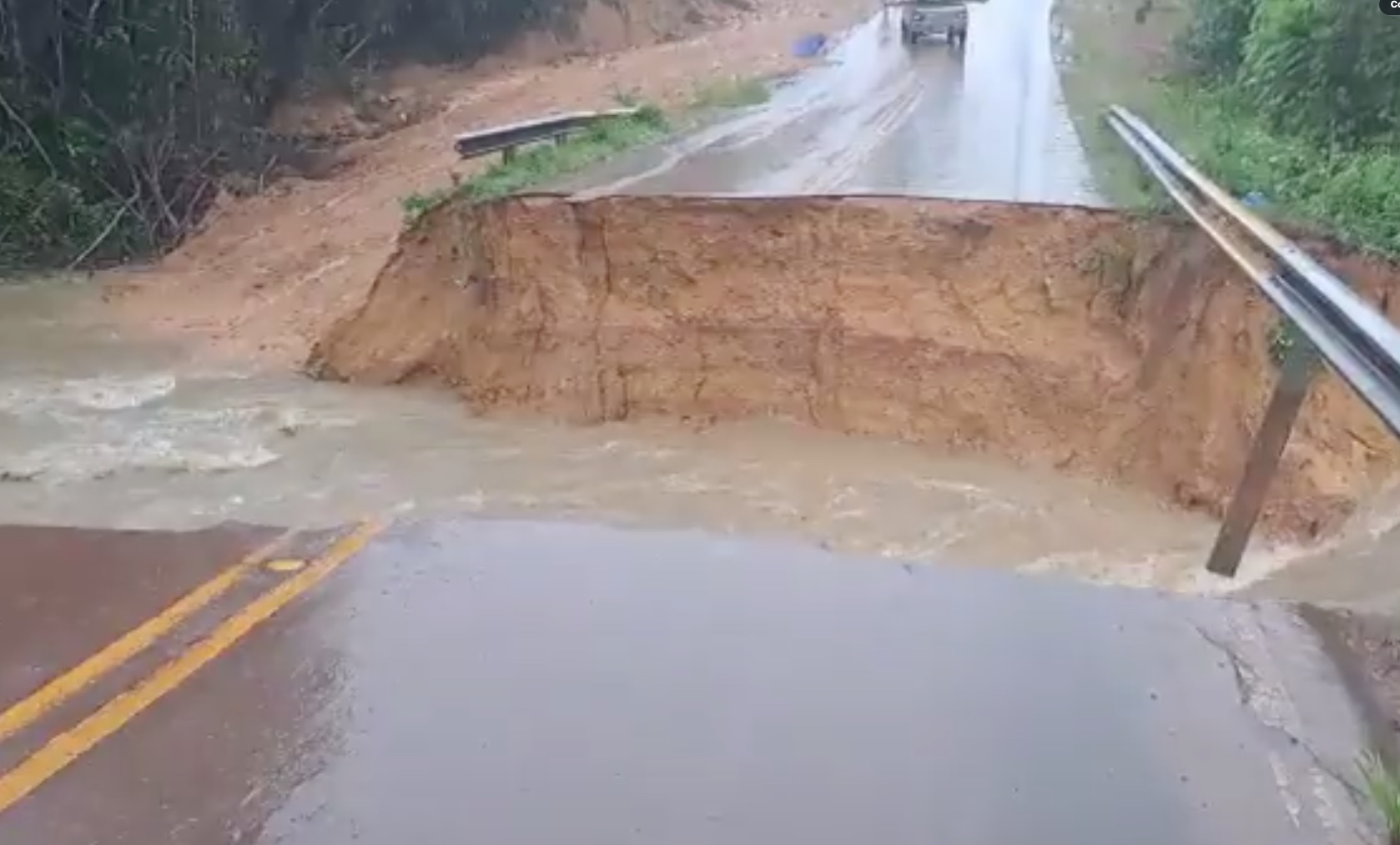 Trecho de estrada que desabou na AM-010 deve ser reconstruído em junho