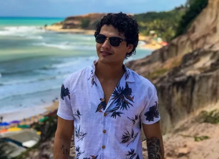 Influencer de 27 anos morre após reação alérgica a bolinho de camarão