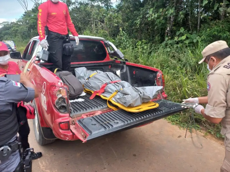 Com tiros nas costas, corpo de homem é achado em estrada no Amazonas