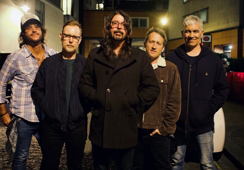 Foo Fighters anunciam show solo em Curitiba em setembro