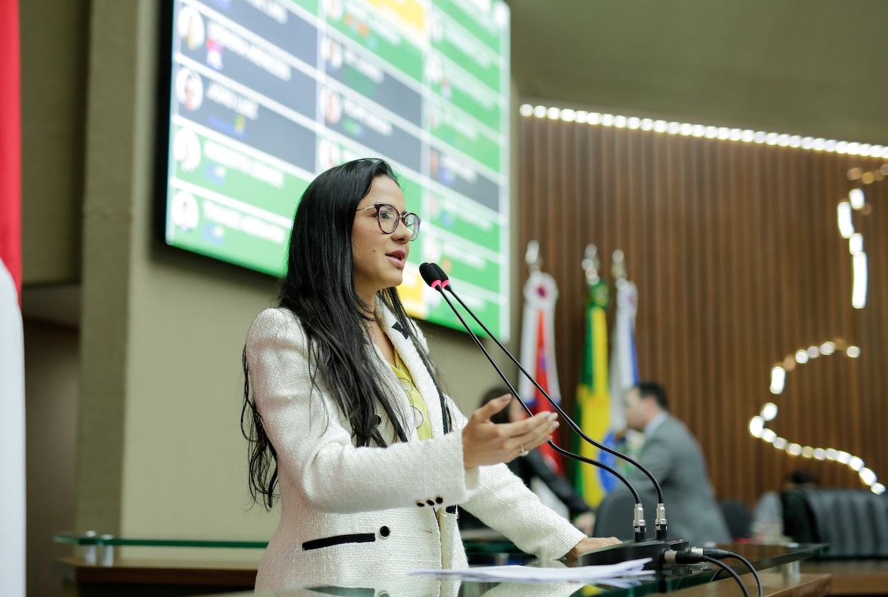 Deputada apresenta PL que garante vagas a estudantes amazonenses na UEA