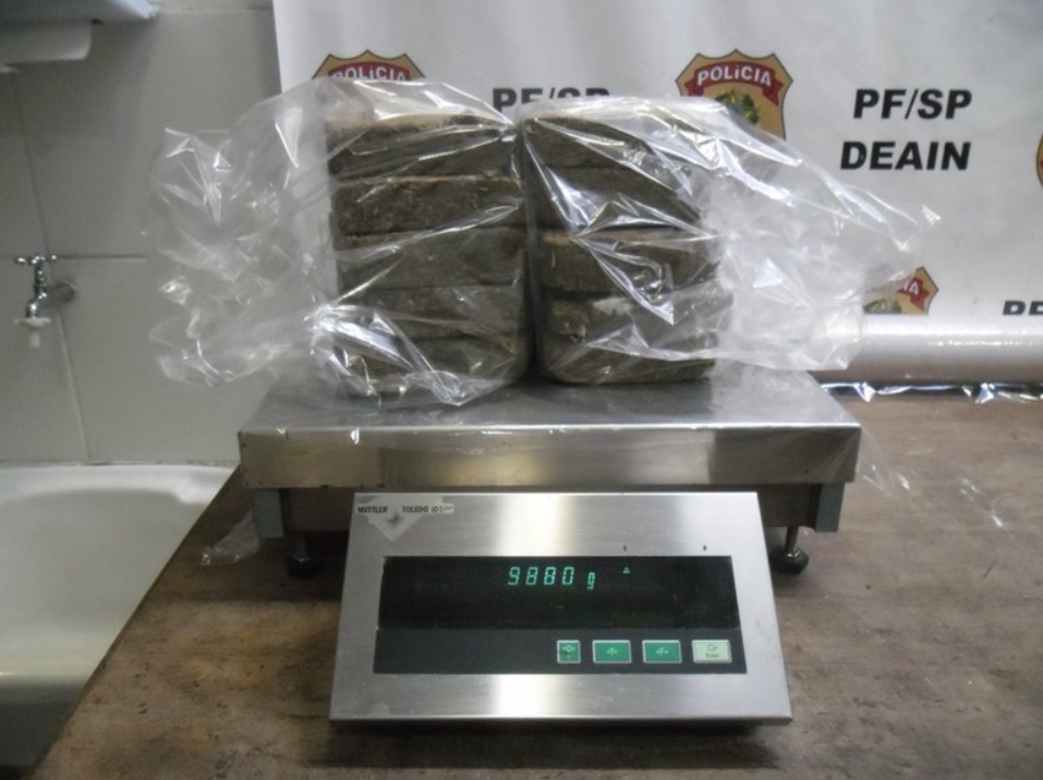 Homem que saiu de Manaus com mala recheada de drogas é preso pela PF em aeroporto