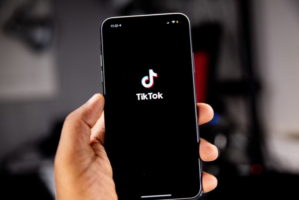 TikTok rastreou usuários que assistiram a conteúdo LGBT, diz jornal