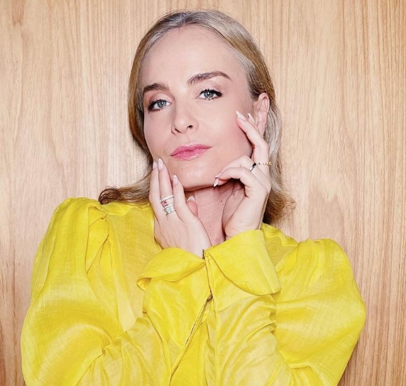 Angélica sugere vibrador de presente do Dia das Mães, é detonada e rebate: ‘mãe também goz*’