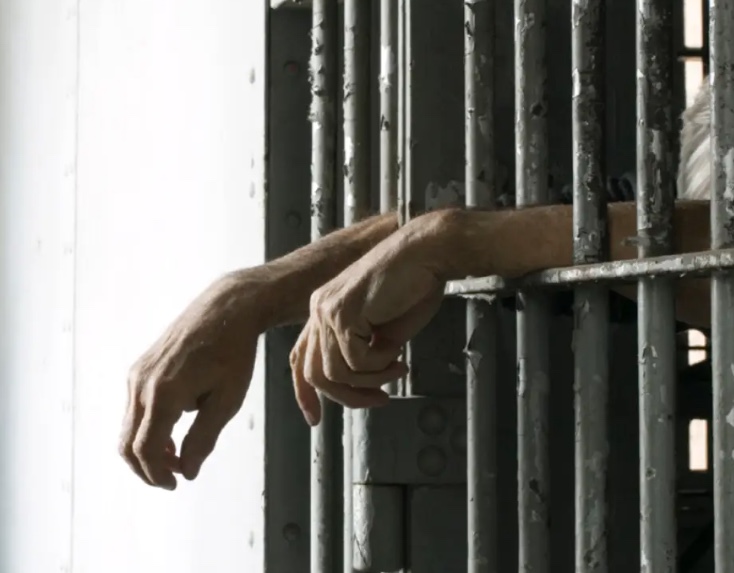 Homem que matou a ex-mulher na frente da filha de três anos é condenado a 32 anos