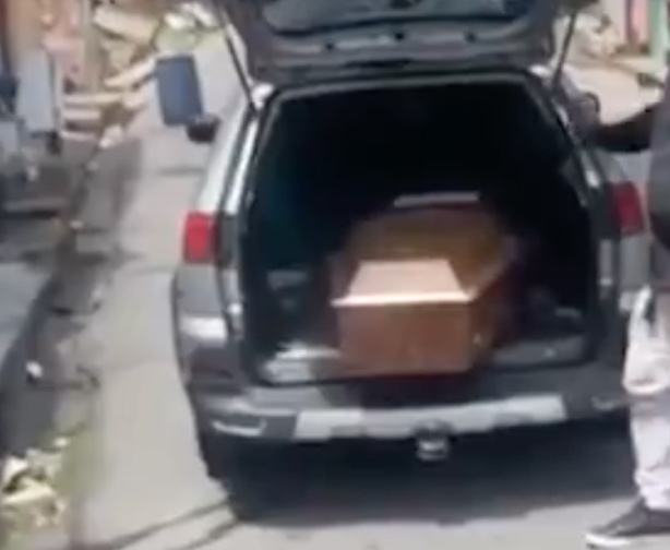 Família recebe corpo errado e faz velório para mulher desconhecida em Manaus