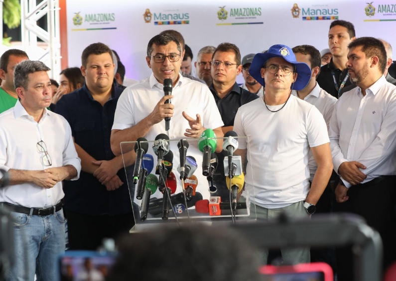 Wilson Lima e David Almeida vistoriam obras na avenida das Torres