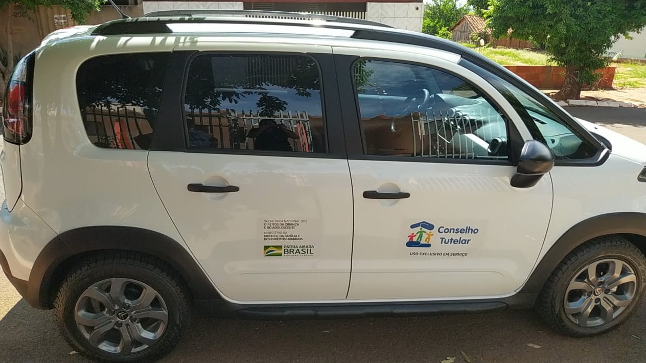 Bebê de 9 meses é resgatada após mãe ser achada embriagada e caída na rua