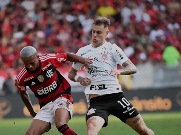 Sampaoli minimiza preocupação com lateral direita, e Flamengo mira quatro reforços