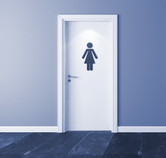 Empresa vai indenizar atendente que teve gratificação reduzida por ir muito ao banheiro