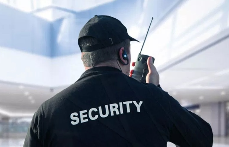 Shopping indeniza mulher que teve celular apreendido ilegalmente por segurança