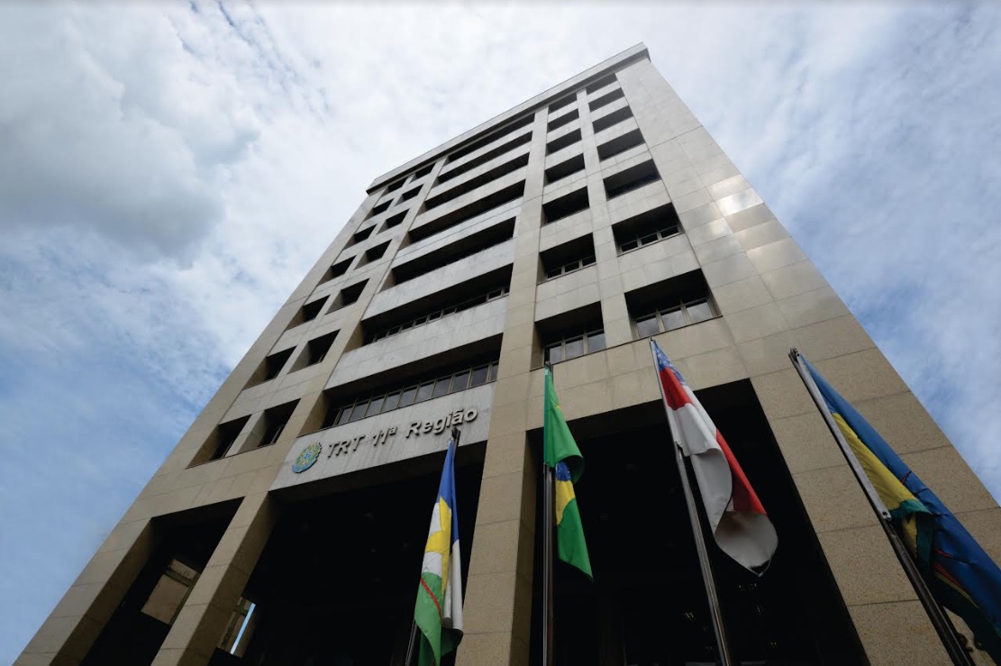 Gerente demitido para ser contratado como PJ vai receber R$ 2,6 milhões em Manaus