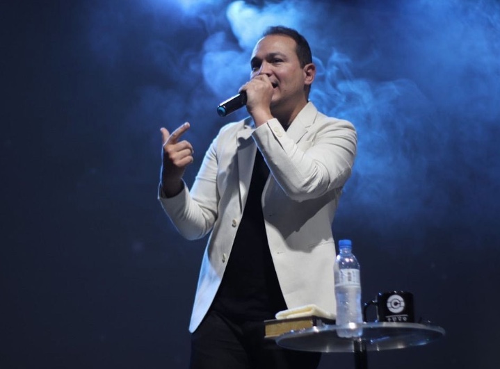 Prefeitura vai pagar quase R$ 100 mil por show do cantor gospel Davi Sacer no Amazonas