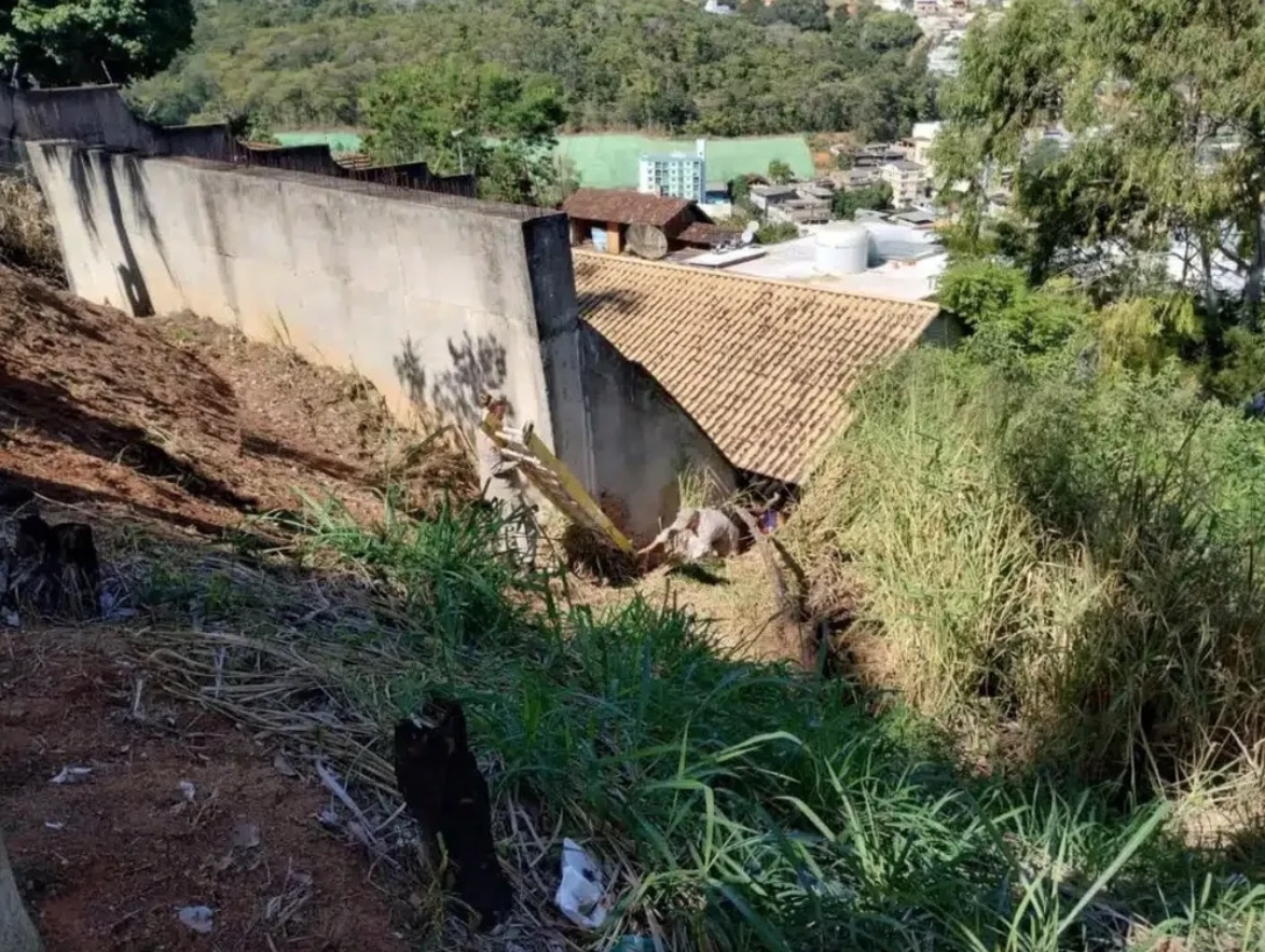 Jovem desaparecida é encontrada após ficar 36 horas presa em buraco