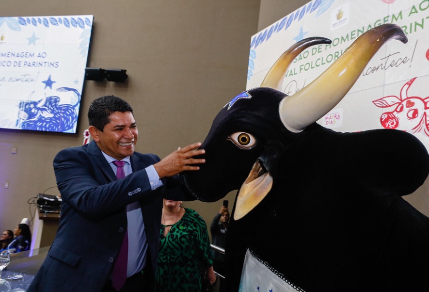 Prefeito quer que dia pós Festival de Parintins vire feriado estadual