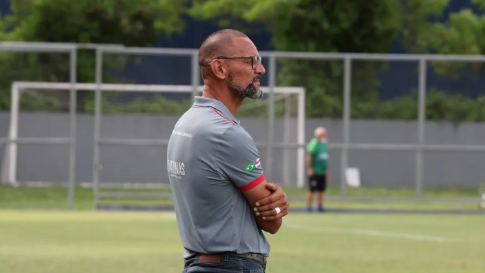 Técnico do 3B reclama de falta de espaço para treinos da equipe no Carlos Zamith