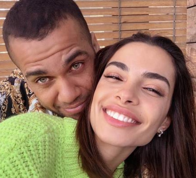 Ex-mulher de Daniel Alves diz que jogador é inocente e comenta visitas na prisão