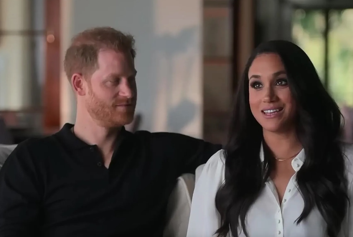 Rei Charles III e outros membros da realeza esperam que Harry 'caia em si' e volte sem Meghan 