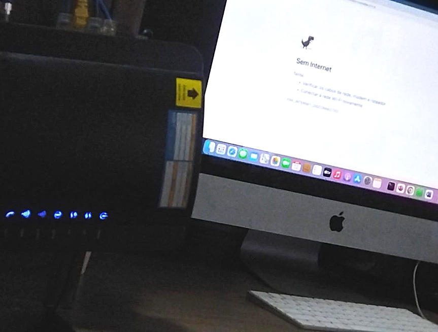 Pai se irrita e atira no próprio filho após ser chamado de 'velho safado' por desligar internet