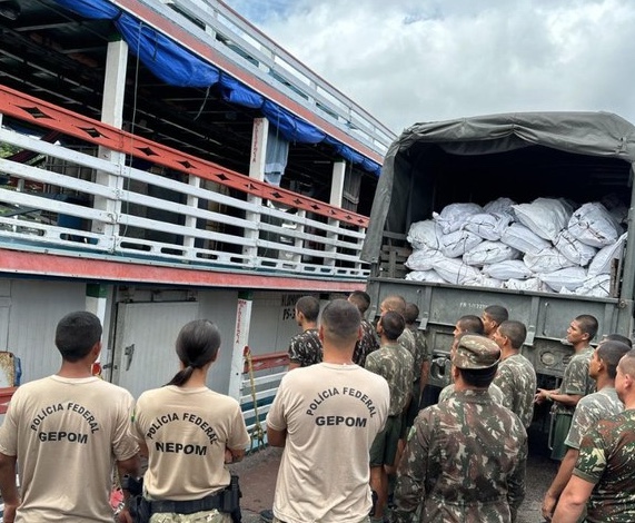 PF apreende 19 toneladas de pescado ilegal em frigorífero fluvial no Amazonas