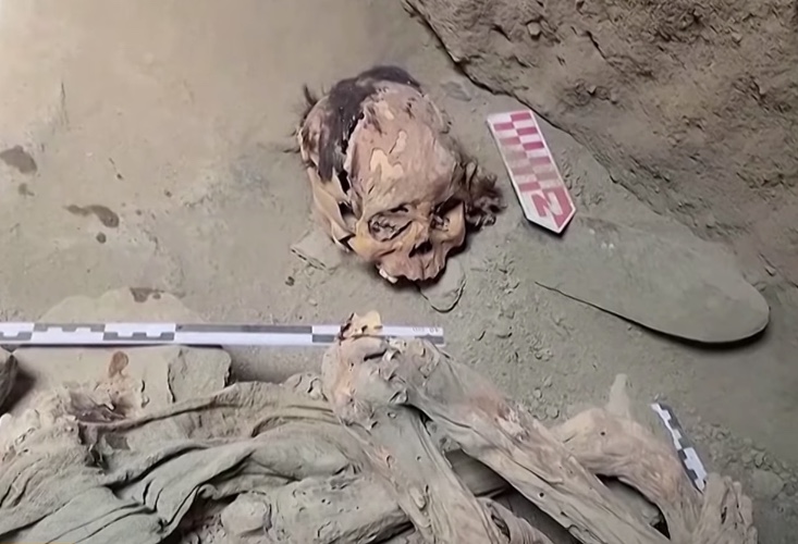 Múmia de 3 mil anos é encontrada no Peru