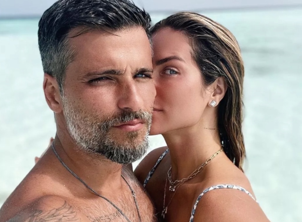 Gio Ewbank revela reação após ser 'estranguladinha' por Bruno Gagliasso na cama 