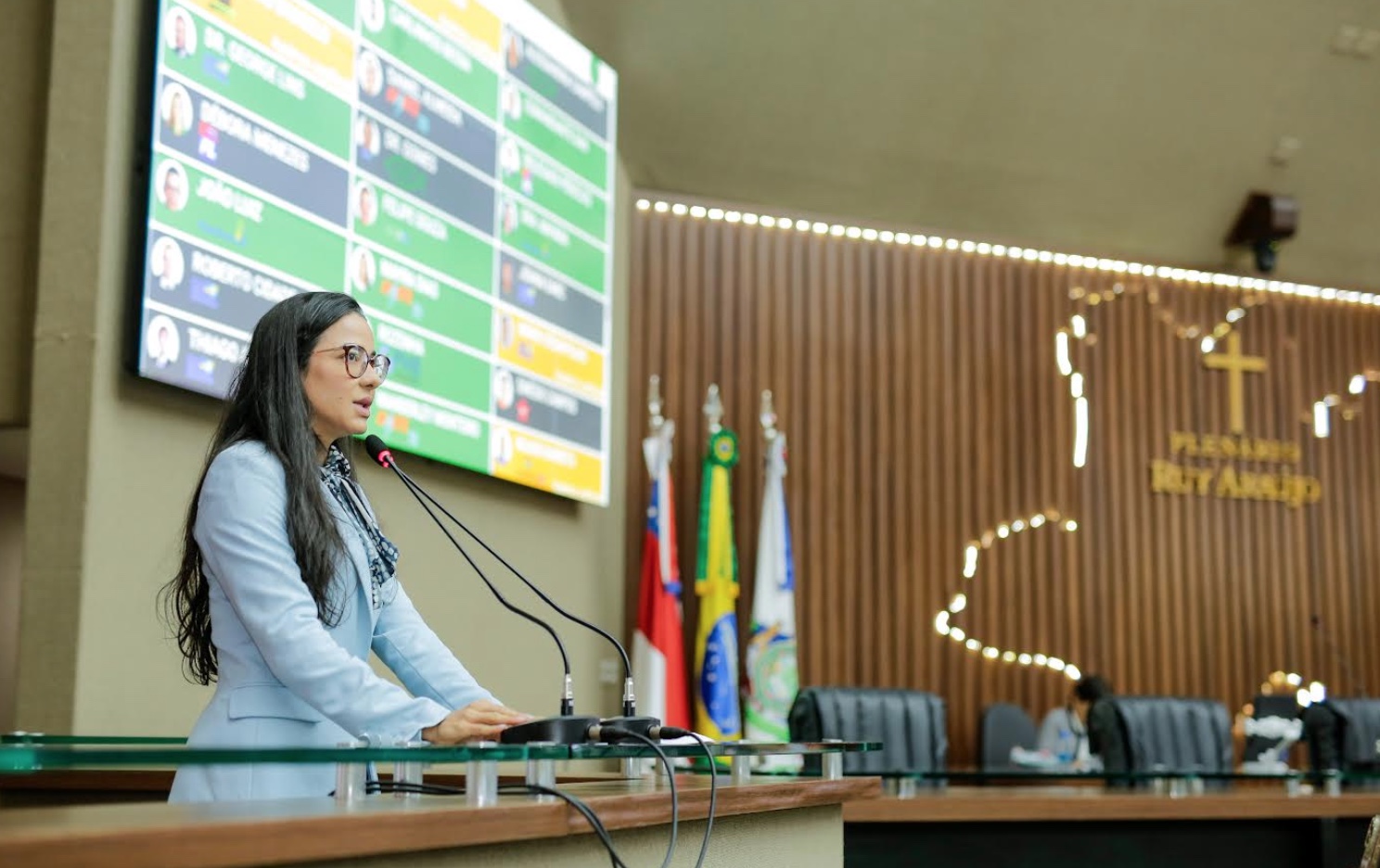 Deputada propõe emenda à LDO para pagamento do reajuste salarial da enfermagem no Amazonas