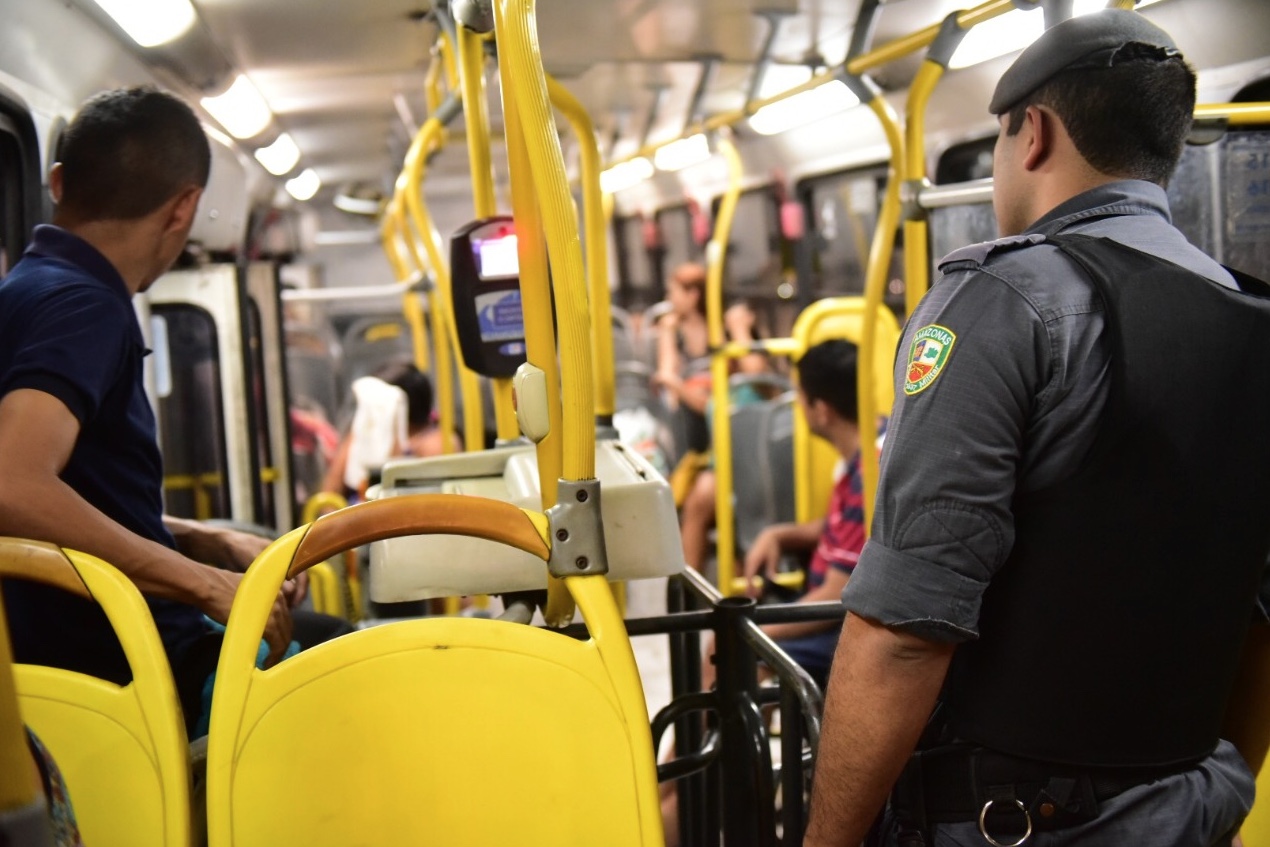 PL proíbe desconto salarial de cobradores e motoristas de ônibus por assaltos em Manaus