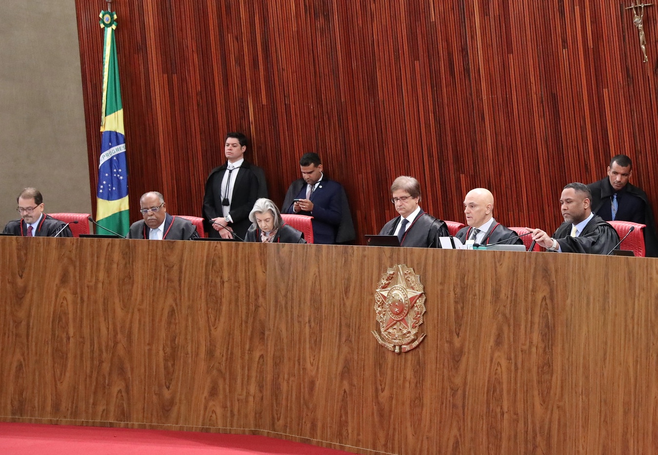 TSE retoma hoje julgamento do pedido de inelegibilidade de Bolsonaro 