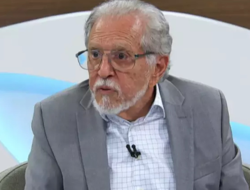 Carlos Alberto de Nóbrega elogia Bolsonaro e critica falta de estudo de Lula