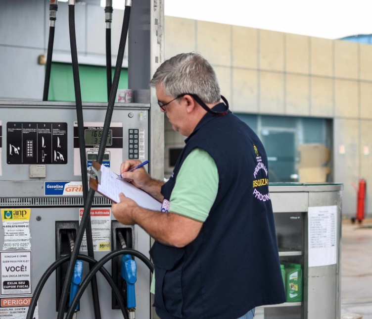 Valor da gasolina varia de R$ 6,27 a R$ 6,29 nos postos de Manaus e diesel tem diferença de R$ 1 real