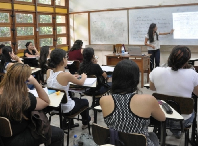 Ufam encerra nesta terça inscrições para processo seletivo com salários de até R$ 6,3 mil