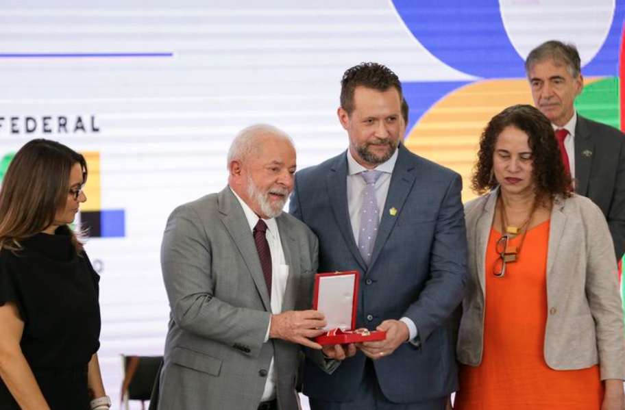 Lula entrega medalhas do Mérito Científico a pesquisadores do Amazonas