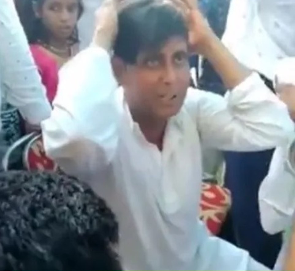 Família da noiva descobre que noivo é careca e o agridem na cerimônia de casamento