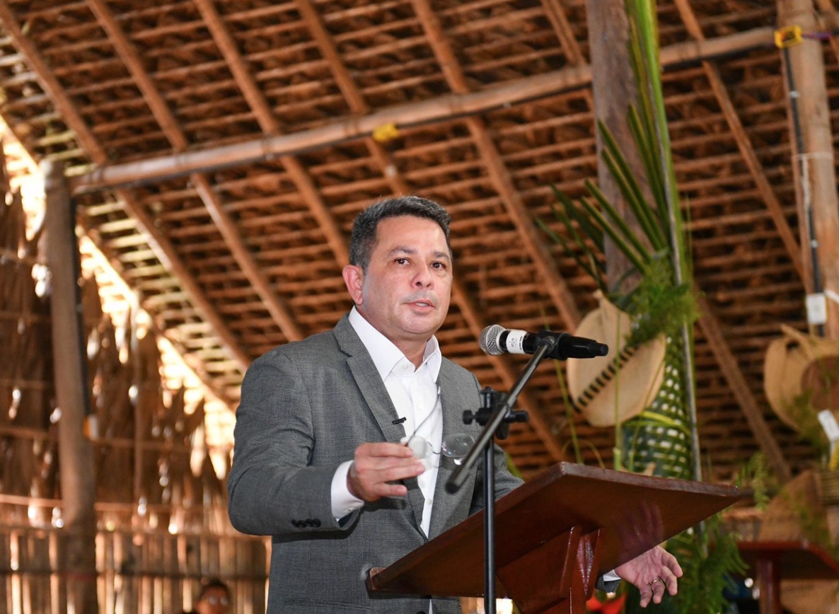 Governador em exercício do Amazonas sanciona lei que cooficializa 16 línguas indígenas