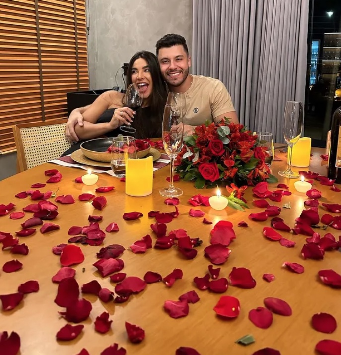 Gabriela Versiani se derrete em declaração de 1 mês de namoro com Murilo Huff