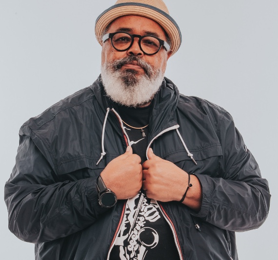 Internado, Jorge Aragão começa tratamento contra o câncer 