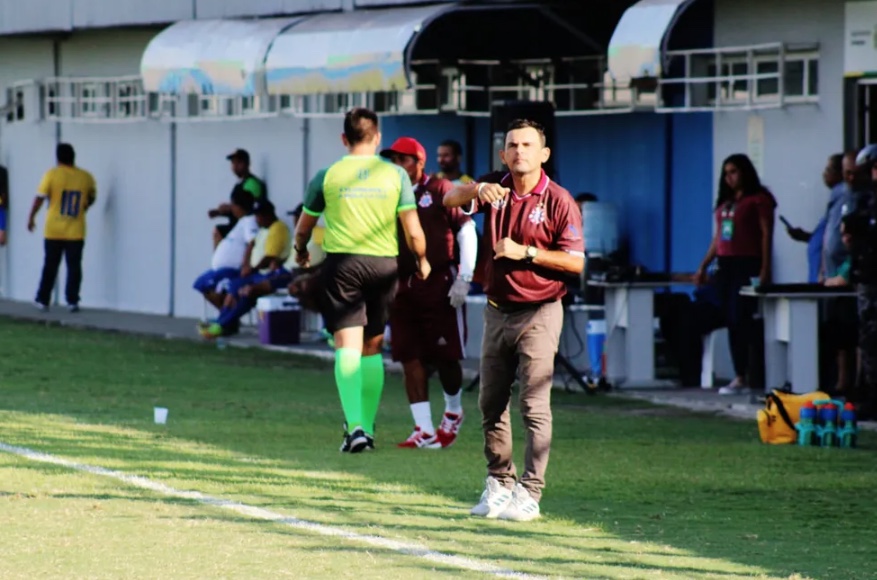 Valdo Oliveira deixa comando do Sul América após derrota na estreia da Série B do Amazonense