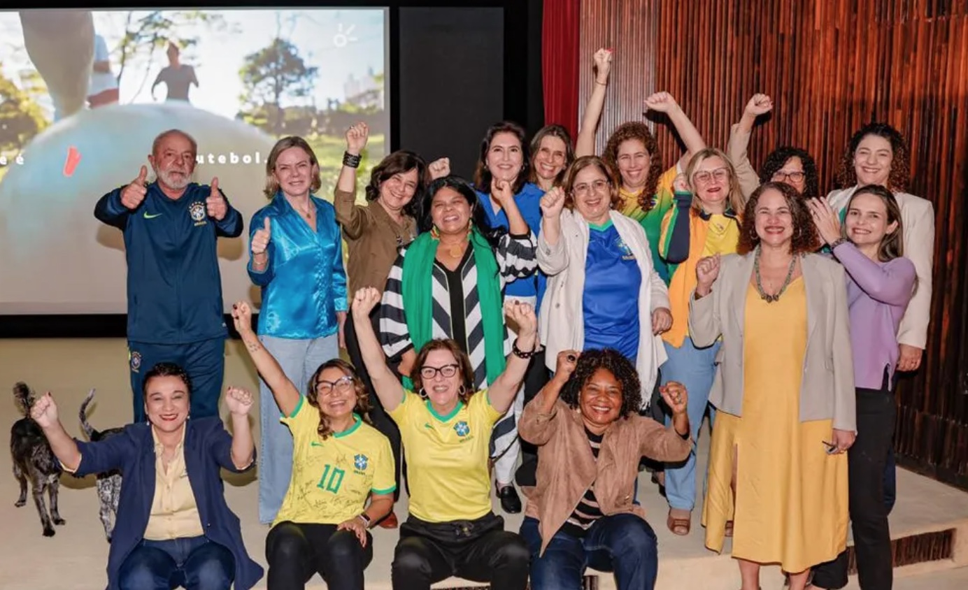 Lula recebe ministras para assistir estreia da seleção na Copa Feminina